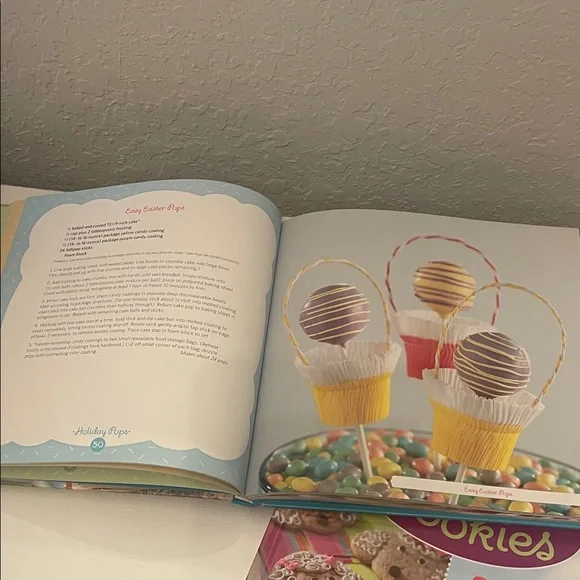 Fun Stuff Cake Pops & Cookies Book Set - Picture 4 of 4